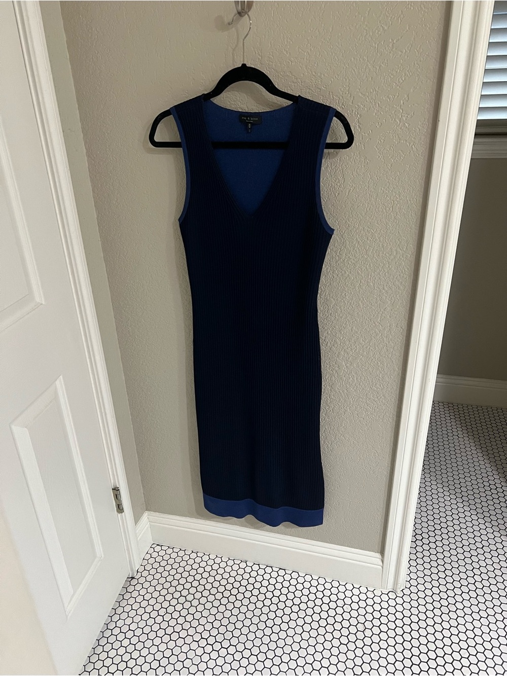 Rag & bone Cora 2-tone Navy Ribbed V-Neck Midi Dress with Blue Trim